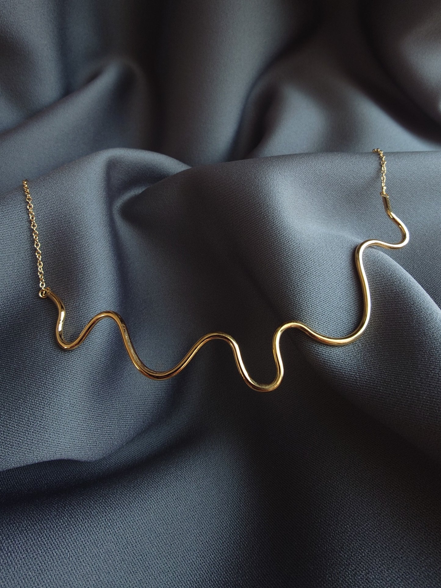 WAVE NECKLACE GOLDEN