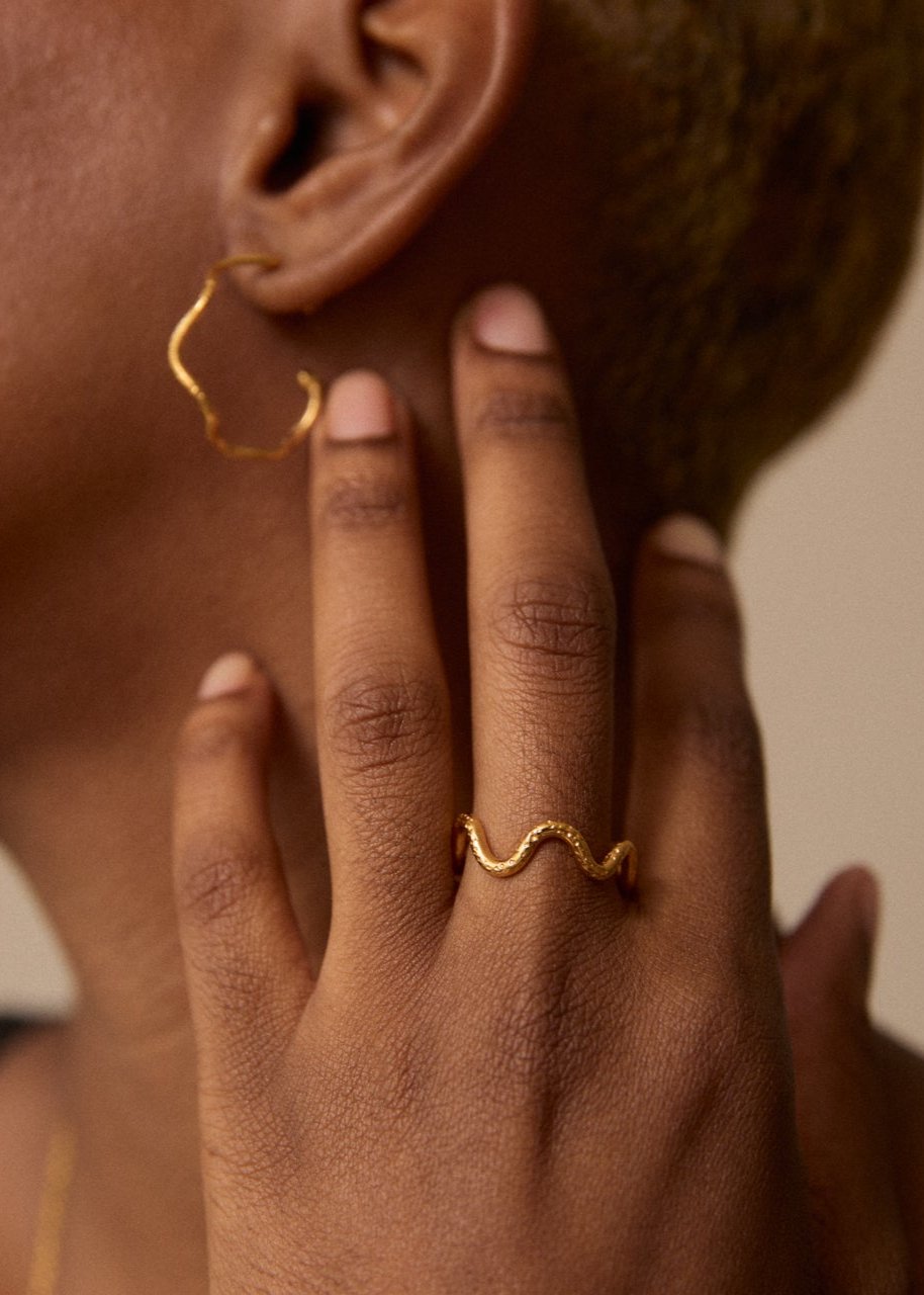 Droplet Wave Hoops and Ring Gold